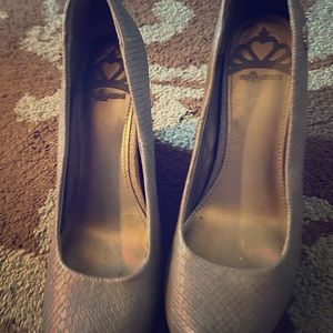 Fergie wedge shoes size 7